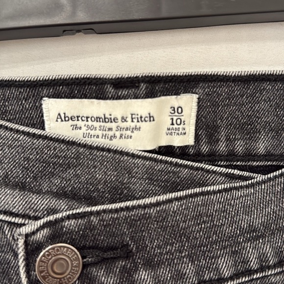 Abercrombie & Fitch Ultra High Rise 90s Slim Straight Jean Crossover Curve Love - Picture 3 of 4